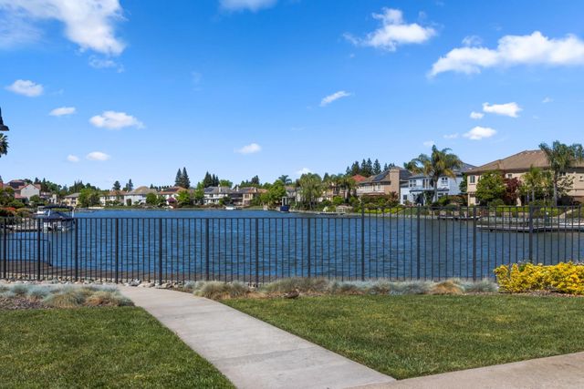 891 Shore Breeze Dr, Sacramento, CA 95831