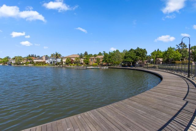 891 Shore Breeze Dr, Sacramento, CA 95831