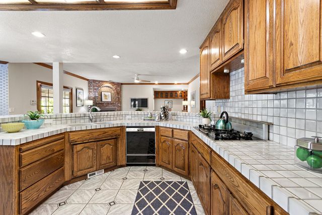 891 Shore Breeze Dr, Sacramento, CA 95831