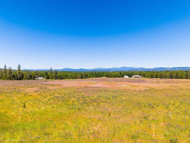 10307 E Jasmine Ln, Chattaroy, WA 99003