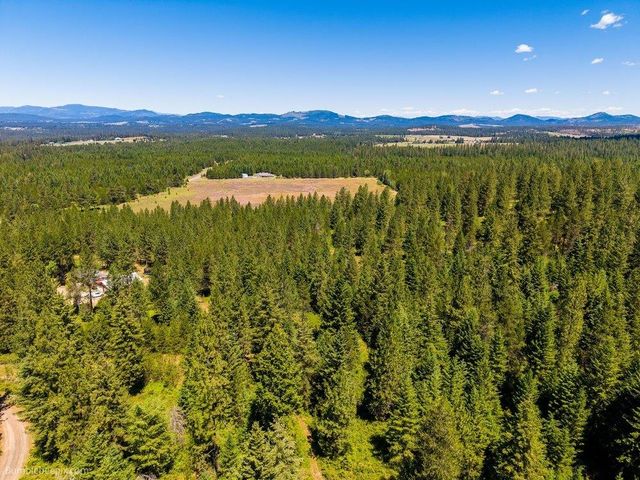10307 E Jasmine Ln, Chattaroy, WA 99003