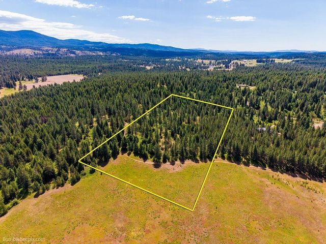 10307 E Jasmine Ln, Chattaroy, WA 99003