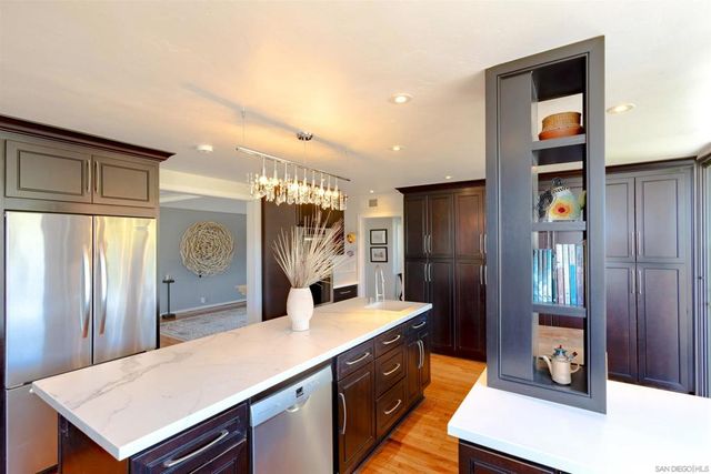 2590 Caminito Porthcawl, La Jolla, CA 92037