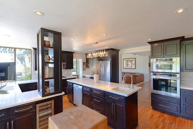 2590 Caminito Porthcawl, La Jolla, CA 92037