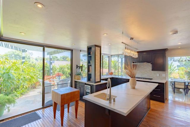 2590 Caminito Porthcawl, La Jolla, CA 92037