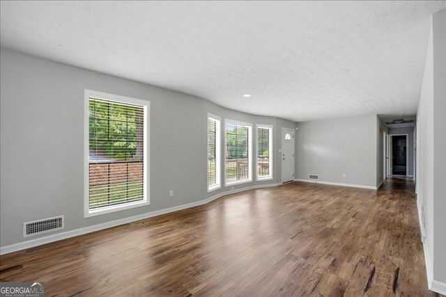 3189 Aspen Circle, Snellville, GA 30078
