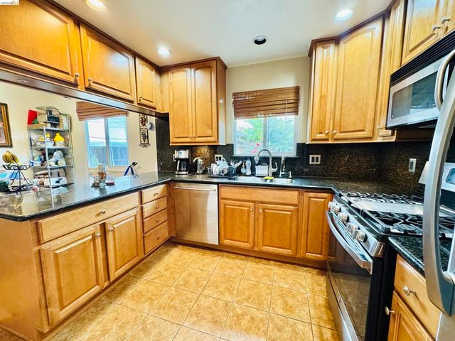 40 40 E Harper St, Stockton, CA 95204