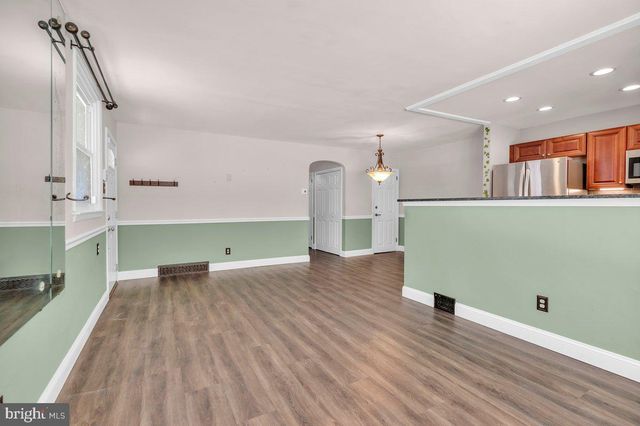 8104 LEXINGTON AVE, Philadelphia, PA 19152