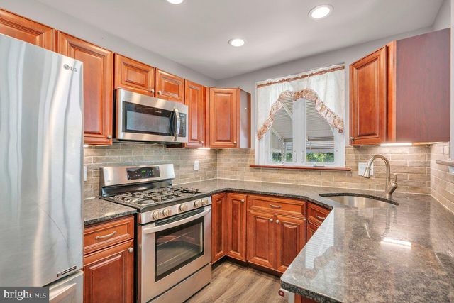 8104 LEXINGTON AVE, Philadelphia, PA 19152