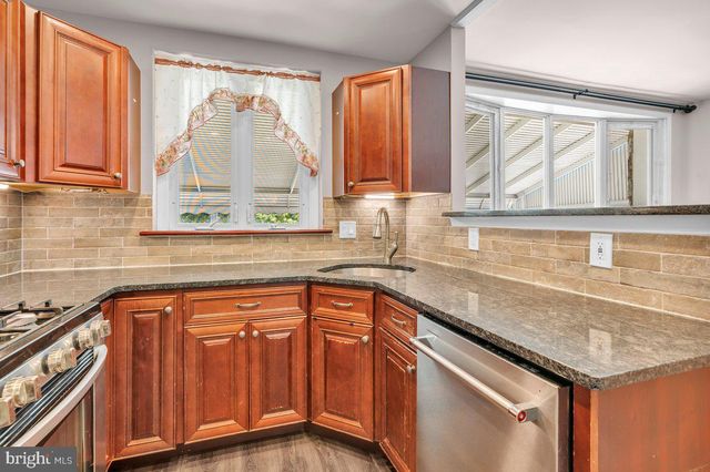 8104 LEXINGTON AVE, Philadelphia, PA 19152