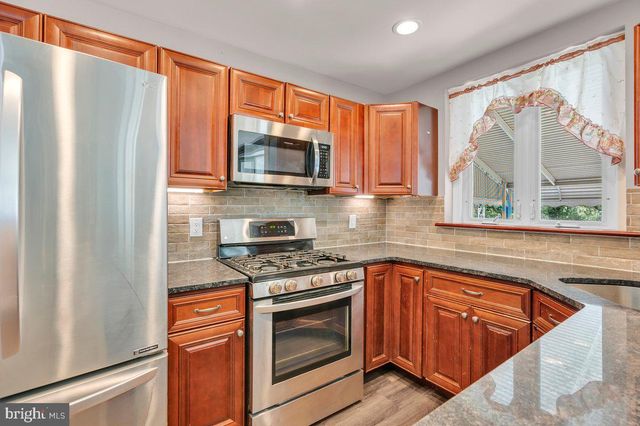 8104 LEXINGTON AVE, Philadelphia, PA 19152