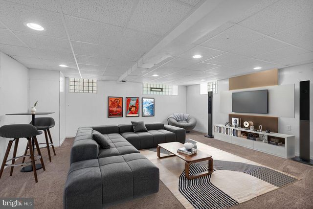 8104 LEXINGTON AVE, Philadelphia, PA 19152