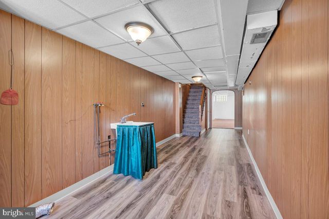 8104 LEXINGTON AVE, Philadelphia, PA 19152