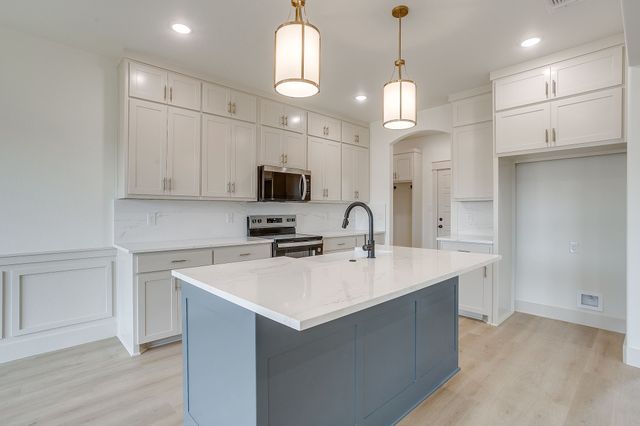 320 Rita Ridge Court, Millsap, TX 76066