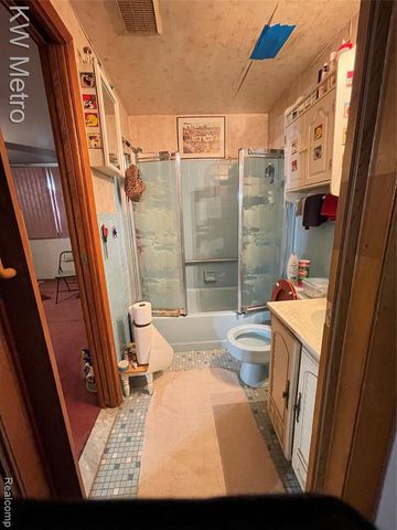 3127 W 8 Mile Road, Detroit, MI 48221