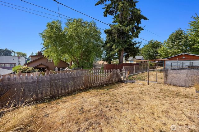 941 N 103rd Street, Seattle, WA 98133