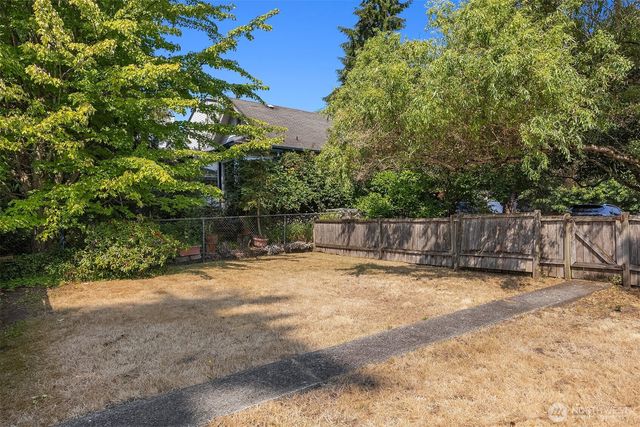 941 N 103rd Street, Seattle, WA 98133