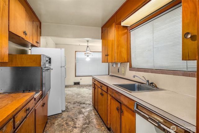 941 N 103rd Street, Seattle, WA 98133