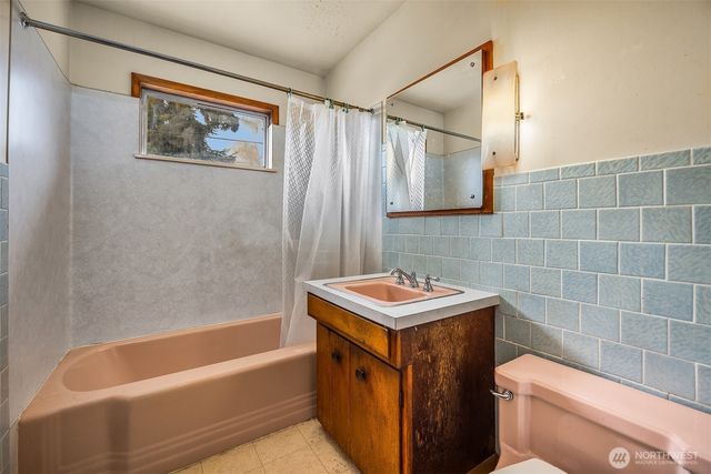 941 N 103rd Street, Seattle, WA 98133
