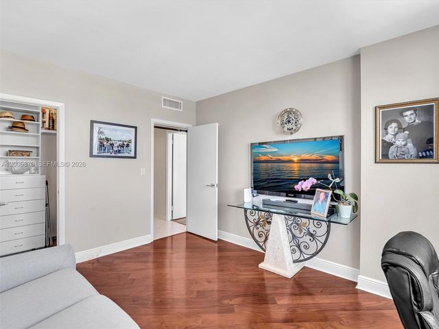 500 Bayview Dr 1731, Sunny Isles Beach, FL 33160