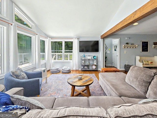 935 Pine Circle, Woodstock, GA 30189