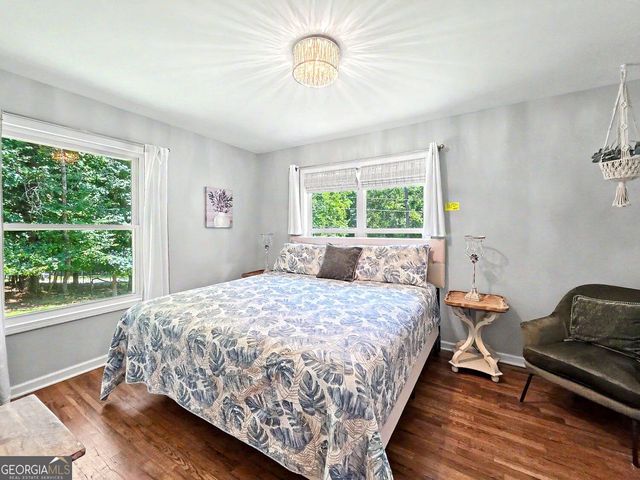 935 Pine Circle, Woodstock, GA 30189