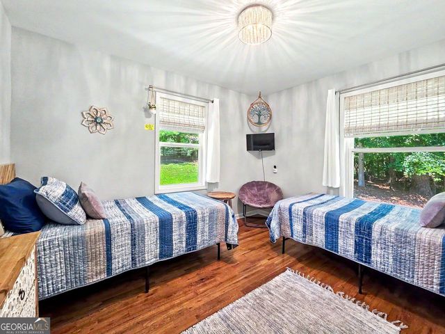 935 Pine Circle, Woodstock, GA 30189