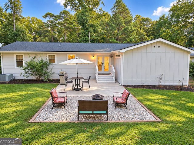 935 Pine Circle, Woodstock, GA 30189