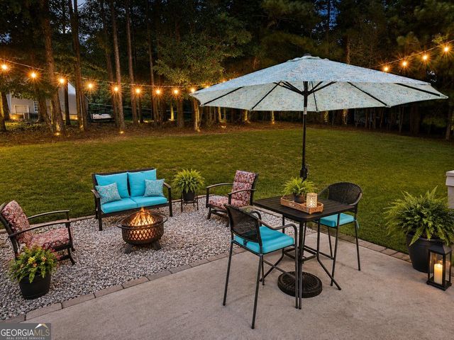 935 Pine Circle, Woodstock, GA 30189