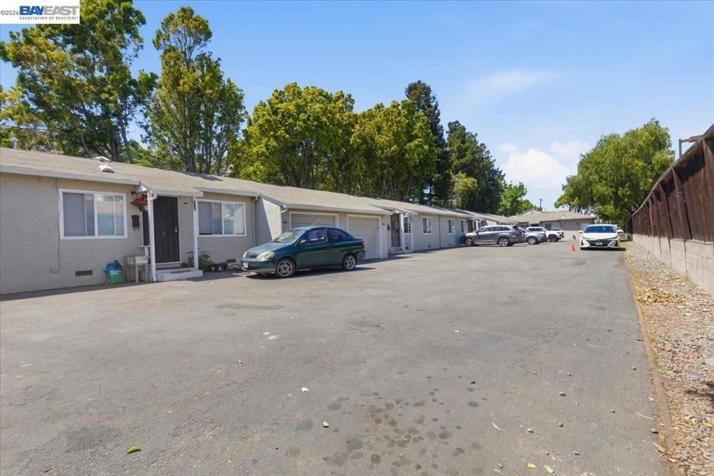 Image 11 of property listing at 882 W Tennyson Rd, Hayward, CA 94544