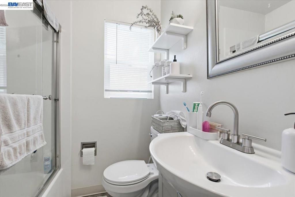 Image 17 of property listing at 882 W Tennyson Rd, Hayward, CA 94544