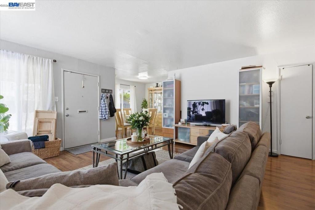 Image 20 of property listing at 882 W Tennyson Rd, Hayward, CA 94544