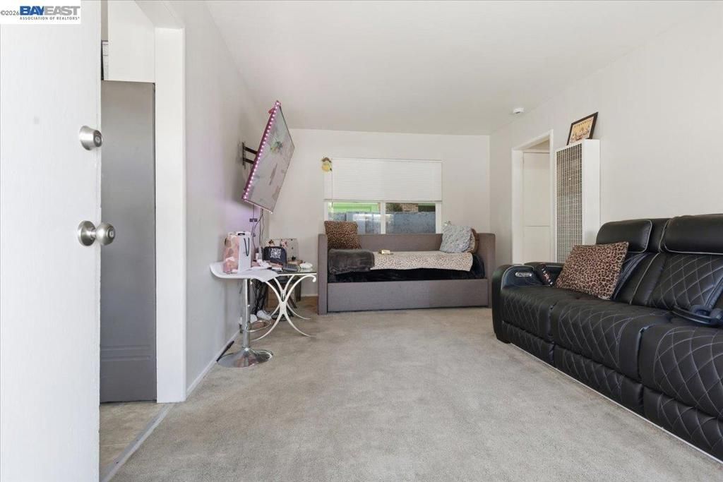 Image 26 of property listing at 882 W Tennyson Rd, Hayward, CA 94544
