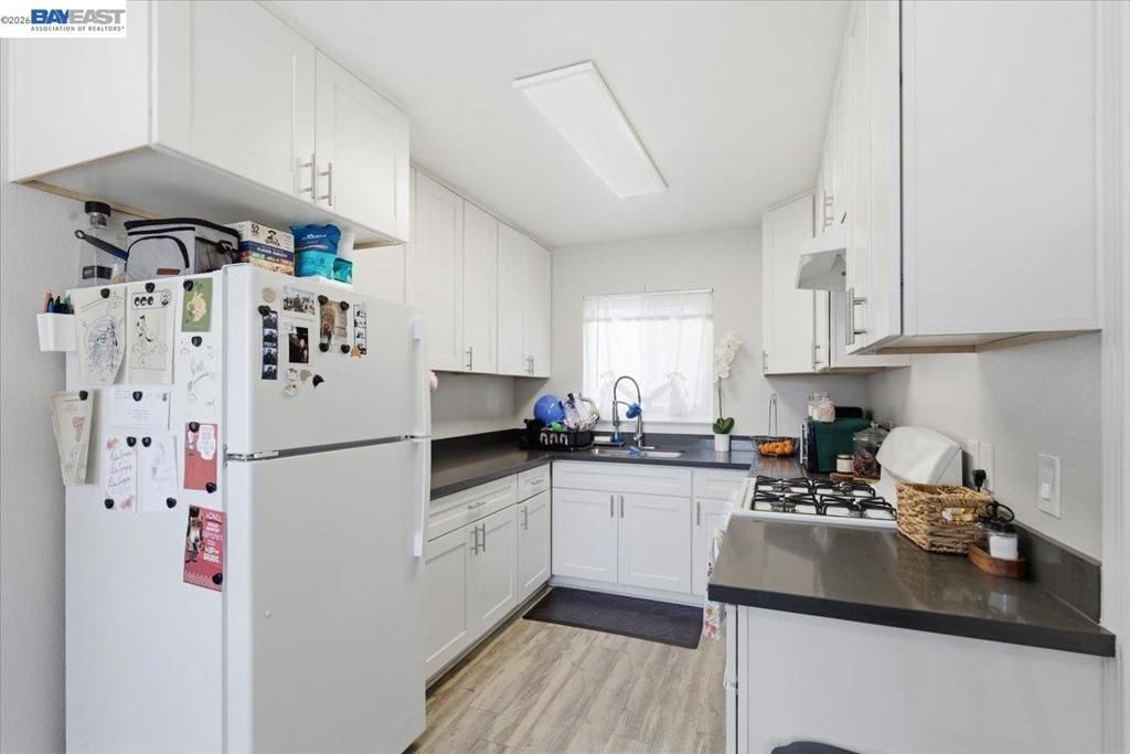 Image 27 of property listing at 882 W Tennyson Rd, Hayward, CA 94544