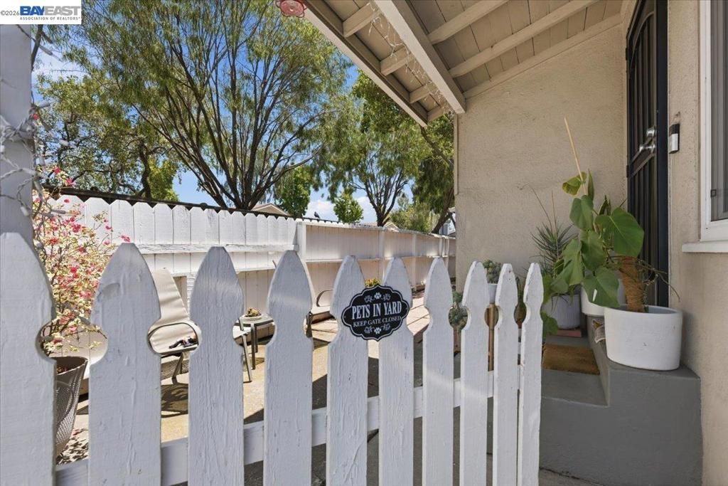 Image 3 of property listing at 882 W Tennyson Rd, Hayward, CA 94544