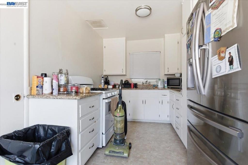 Image 39 of property listing at 882 W Tennyson Rd, Hayward, CA 94544