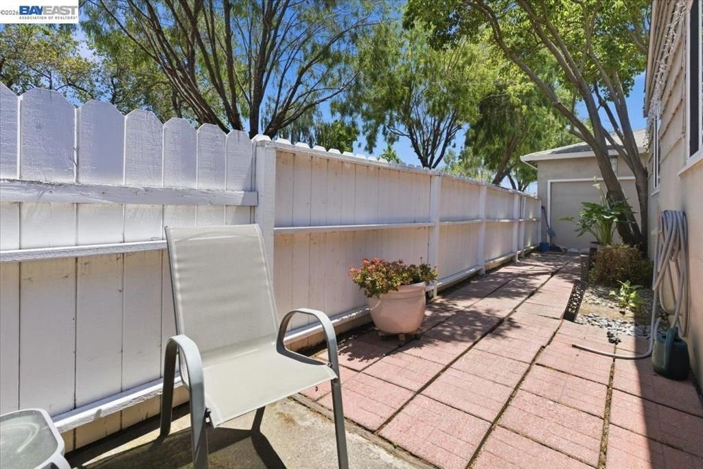 Image 4 of property listing at 882 W Tennyson Rd, Hayward, CA 94544