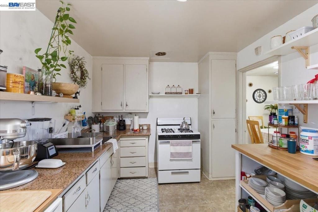 Image 49 of property listing at 882 W Tennyson Rd, Hayward, CA 94544