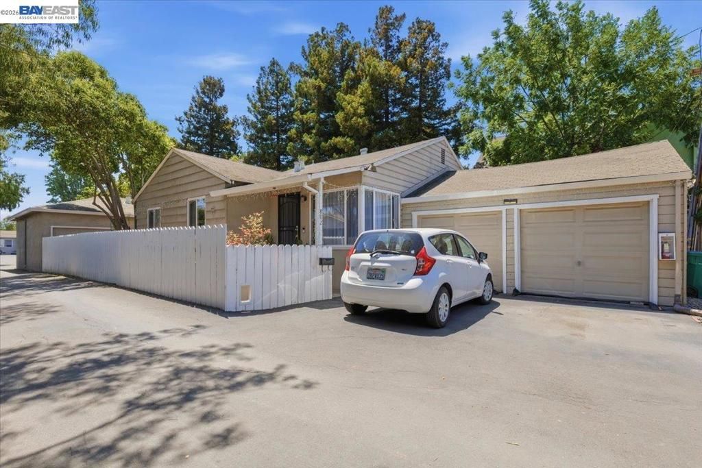 Image 7 of property listing at 882 W Tennyson Rd, Hayward, CA 94544