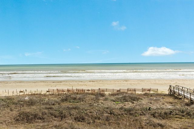 2938 Bluewater Highway, Surfside Beach, TX 77541