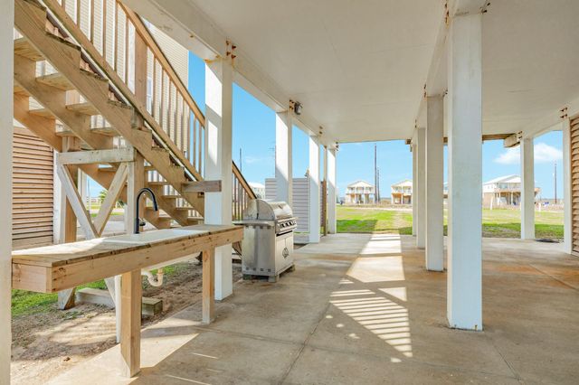 2938 Bluewater Highway, Surfside Beach, TX 77541