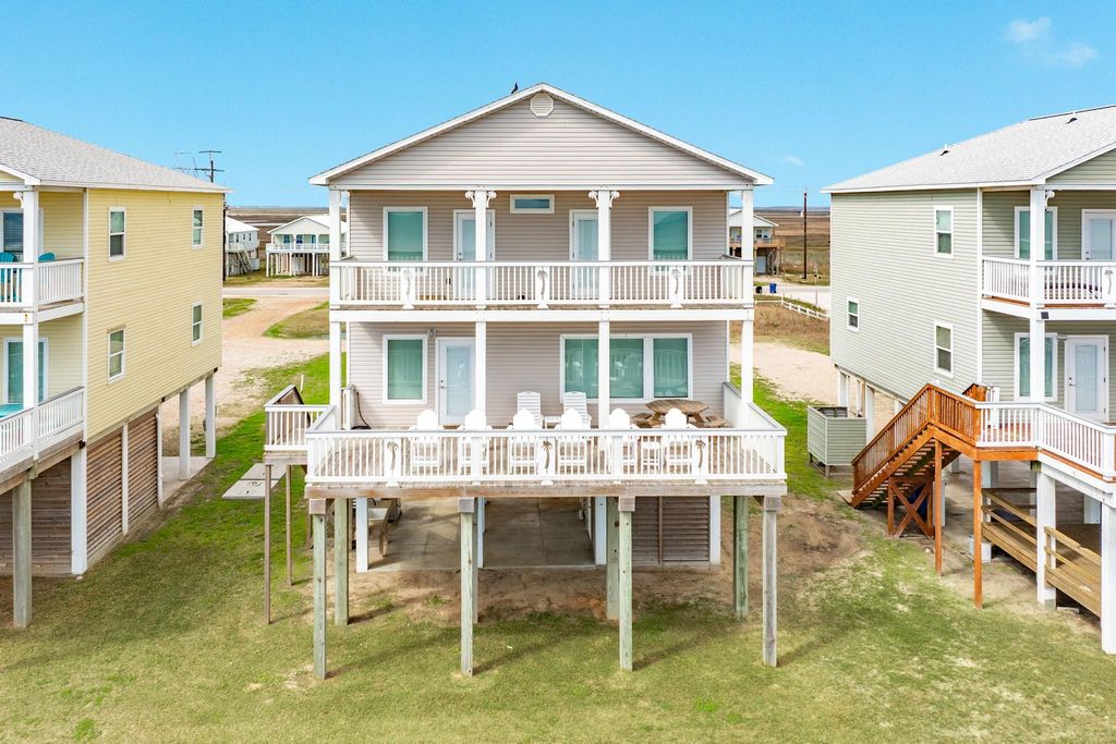 2938 Bluewater Highway, Surfside Beach, TX 77541
