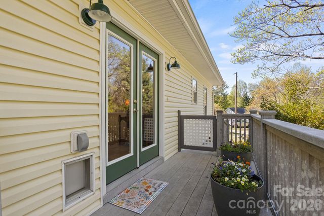 367 Crescent Street, Saluda, NC 28773
