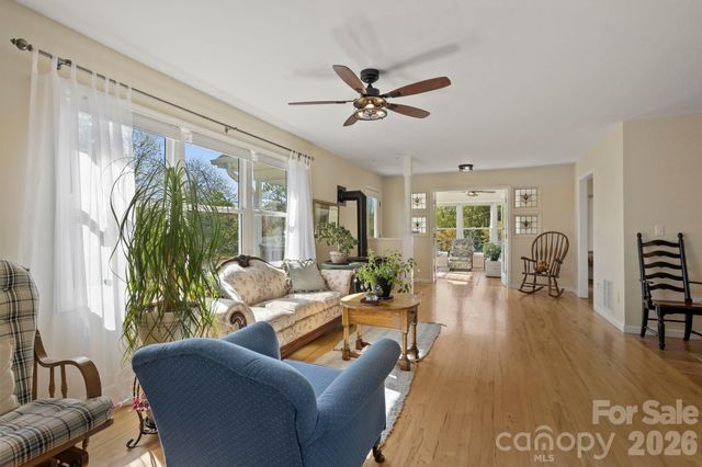 367 Crescent Street, Saluda, NC 28773