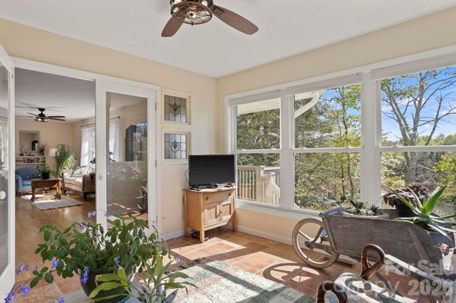 367 Crescent Street, Saluda, NC 28773