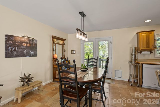 367 Crescent Street, Saluda, NC 28773