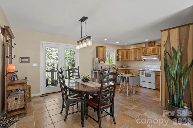 367 Crescent Street, Saluda, NC 28773
