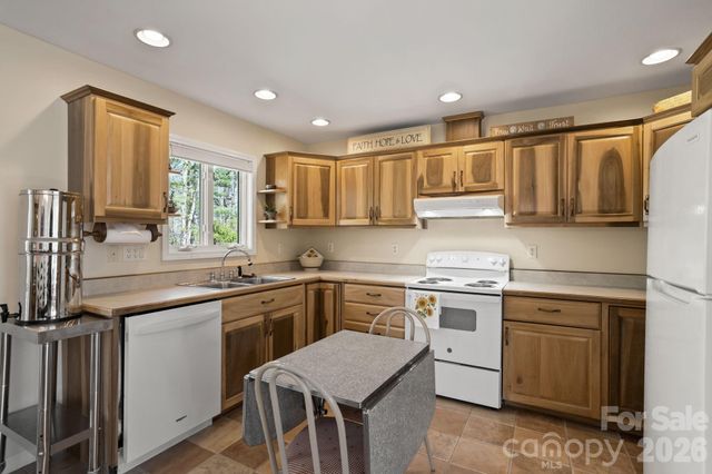 367 Crescent Street, Saluda, NC 28773