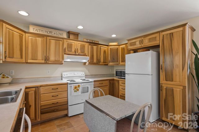 367 Crescent Street, Saluda, NC 28773