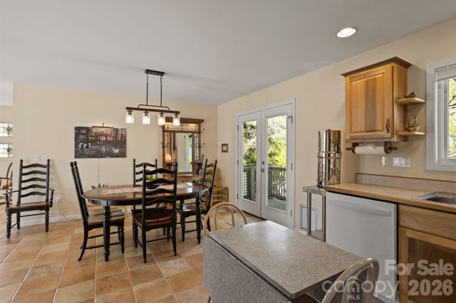 367 Crescent Street, Saluda, NC 28773
